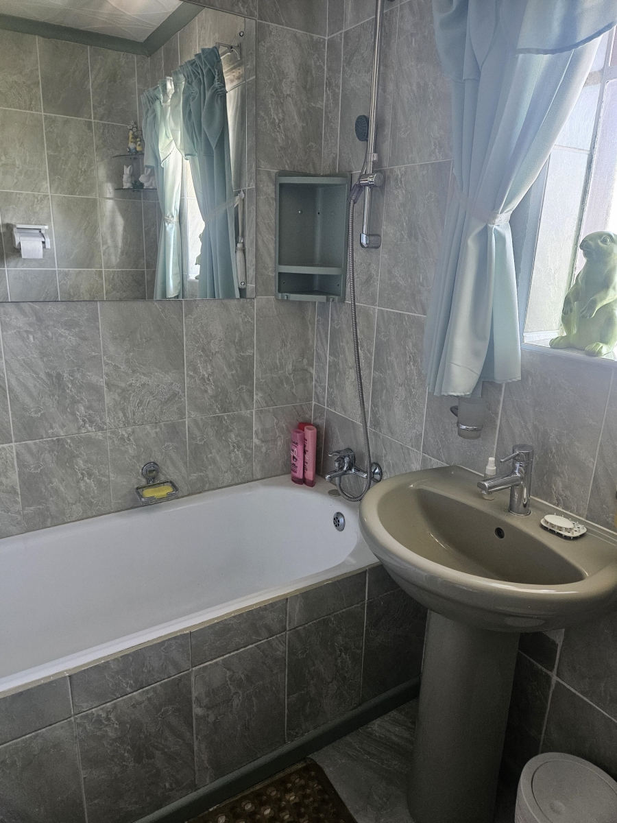 2 Bedroom Property for Sale in Kabega Park Eastern Cape